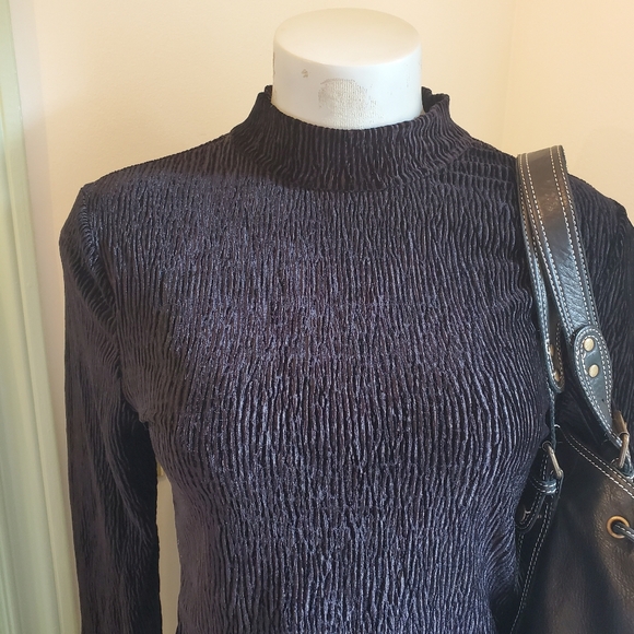 Divided Open Back Long Sleeve - Picture 2 of 8